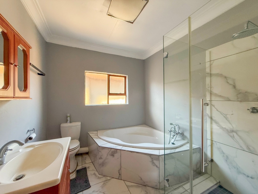 4 Bedroom Property for Sale in Eagles Landing North West